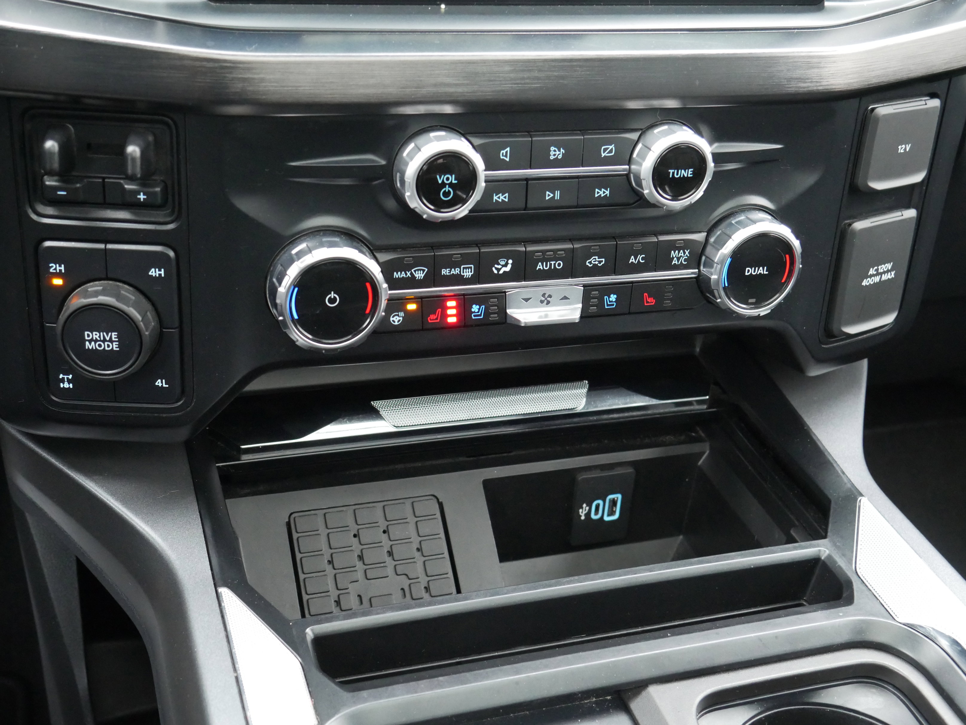 Certified 2023 Ford F350 Lariat w/ Black Appearance Package image 19