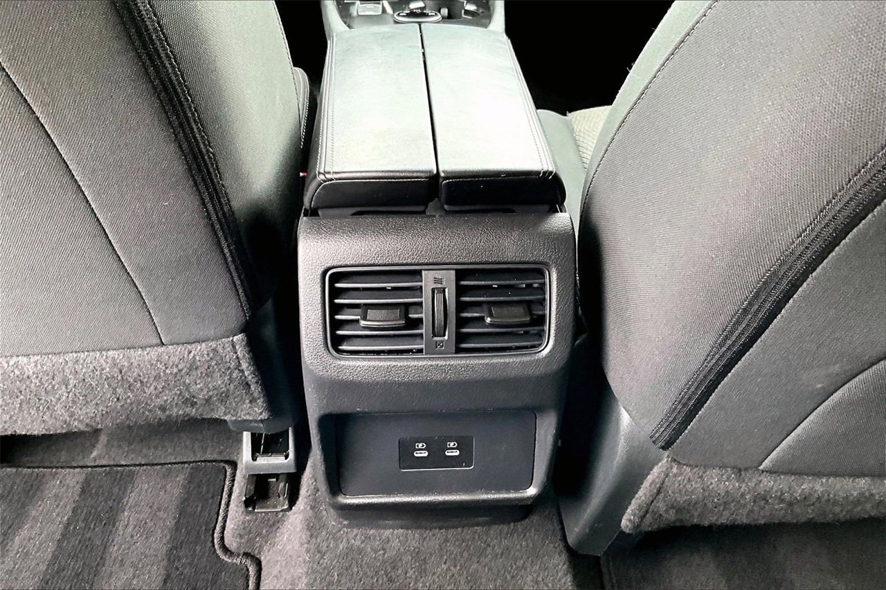 Used 2024 Nissan Rogue SV image 14