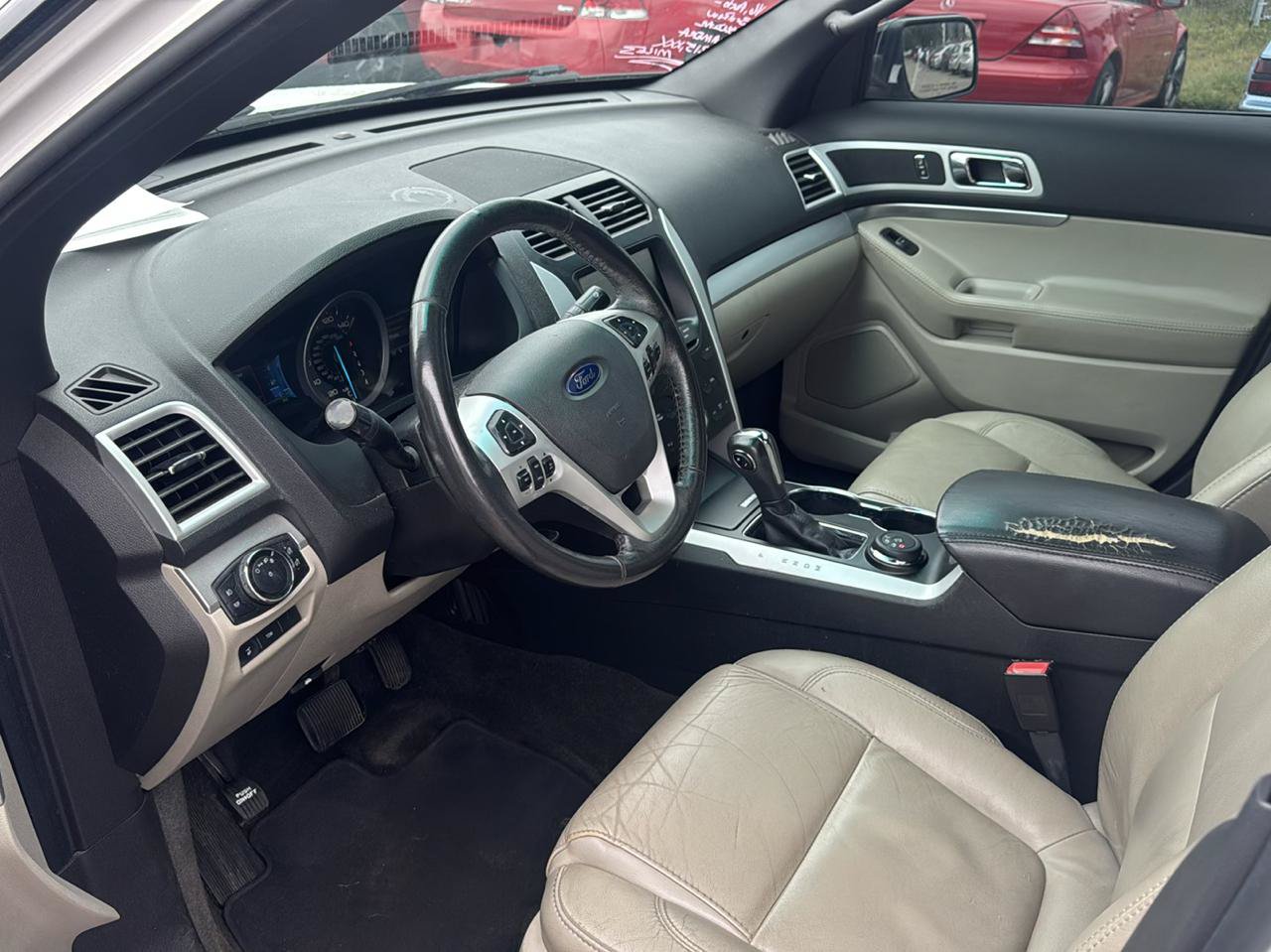 Used 2015 Ford Explorer XLT w/ Equipment Group 202A AWD/4WD image 9