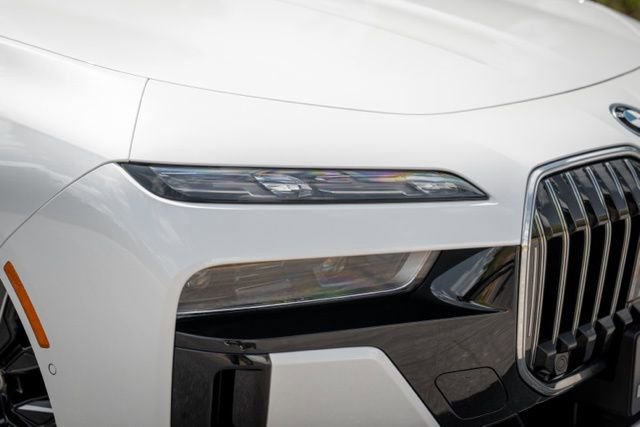 Used 2023 BMW i7 xDrive60 w/ Executive Package 2 image 8