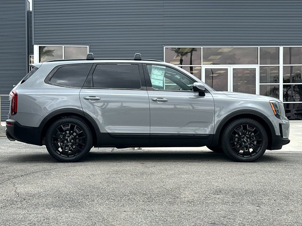 Used 2022 Kia Telluride SX w/ SX Prestige Package AWD/4WD image 2