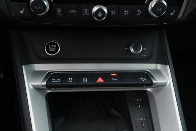 Used 2024 Audi Q3 2.0T Premium image 19