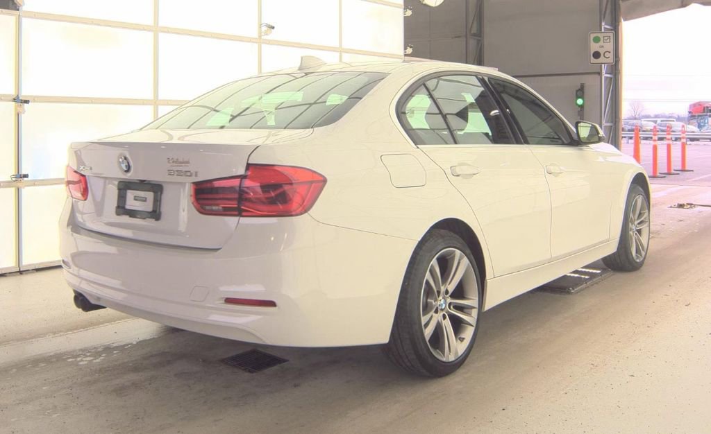 Used 2018 BMW 330i xDrive Sedan w/ Convenience Package image 4