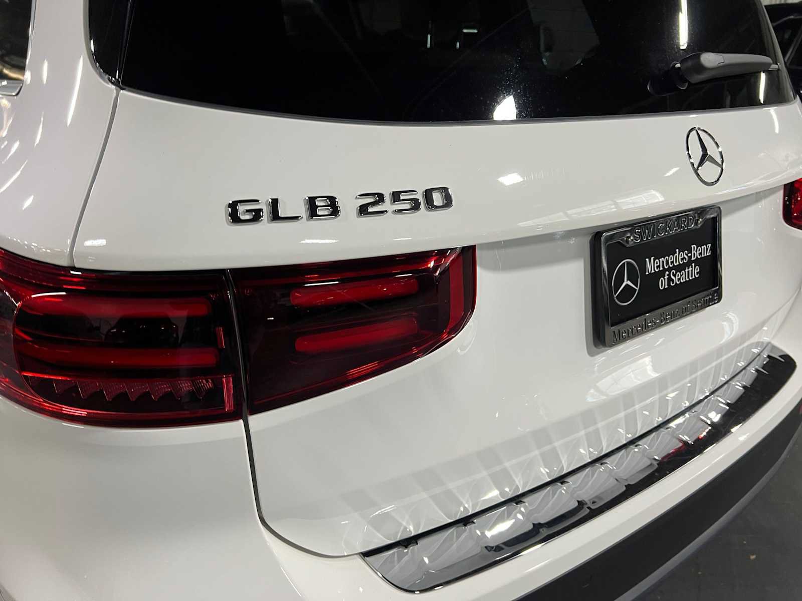 Used 2026 Mercedes-Benz GLB 250 4MATIC image 14
