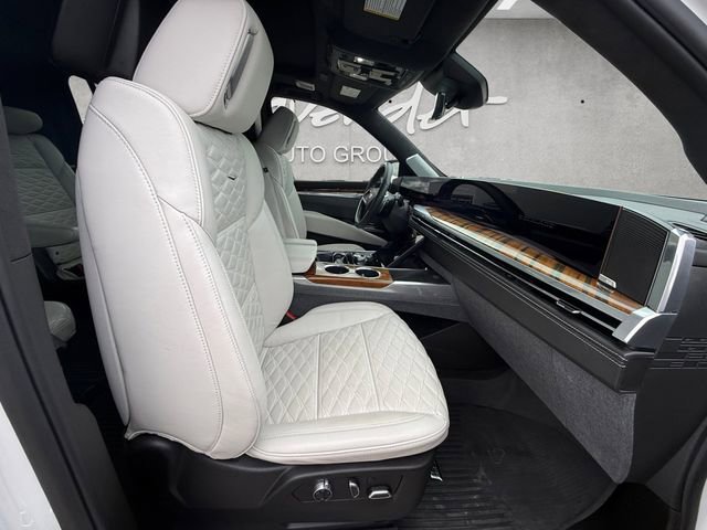 Used 2025 Cadillac Escalade ESV Sport Platinum AWD/4WD image 24