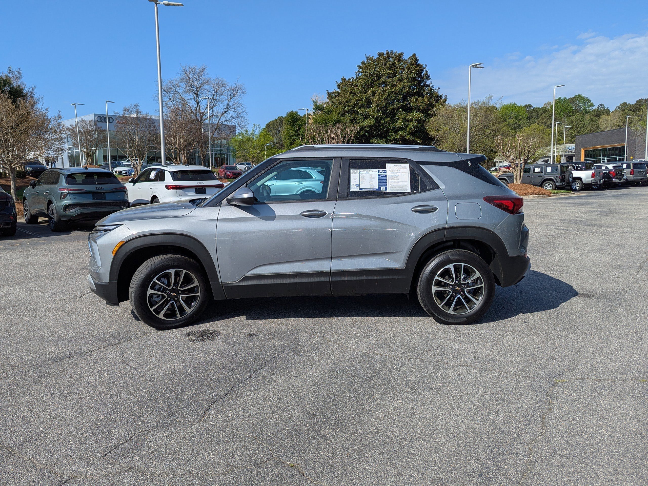 Used 2025 Chevrolet TrailBlazer LT image 8