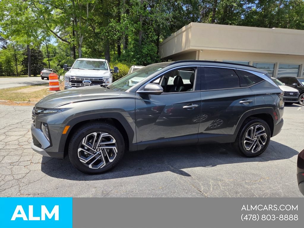 Used 2025 Hyundai Tucson Limited AWD/4WD image 2