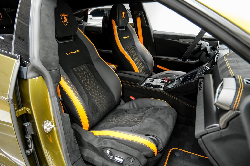 Used 2023 Lamborghini Urus Performante AWD/4WD image 42