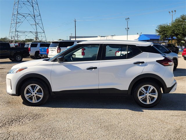 Used 2022 Nissan Kicks S image 4