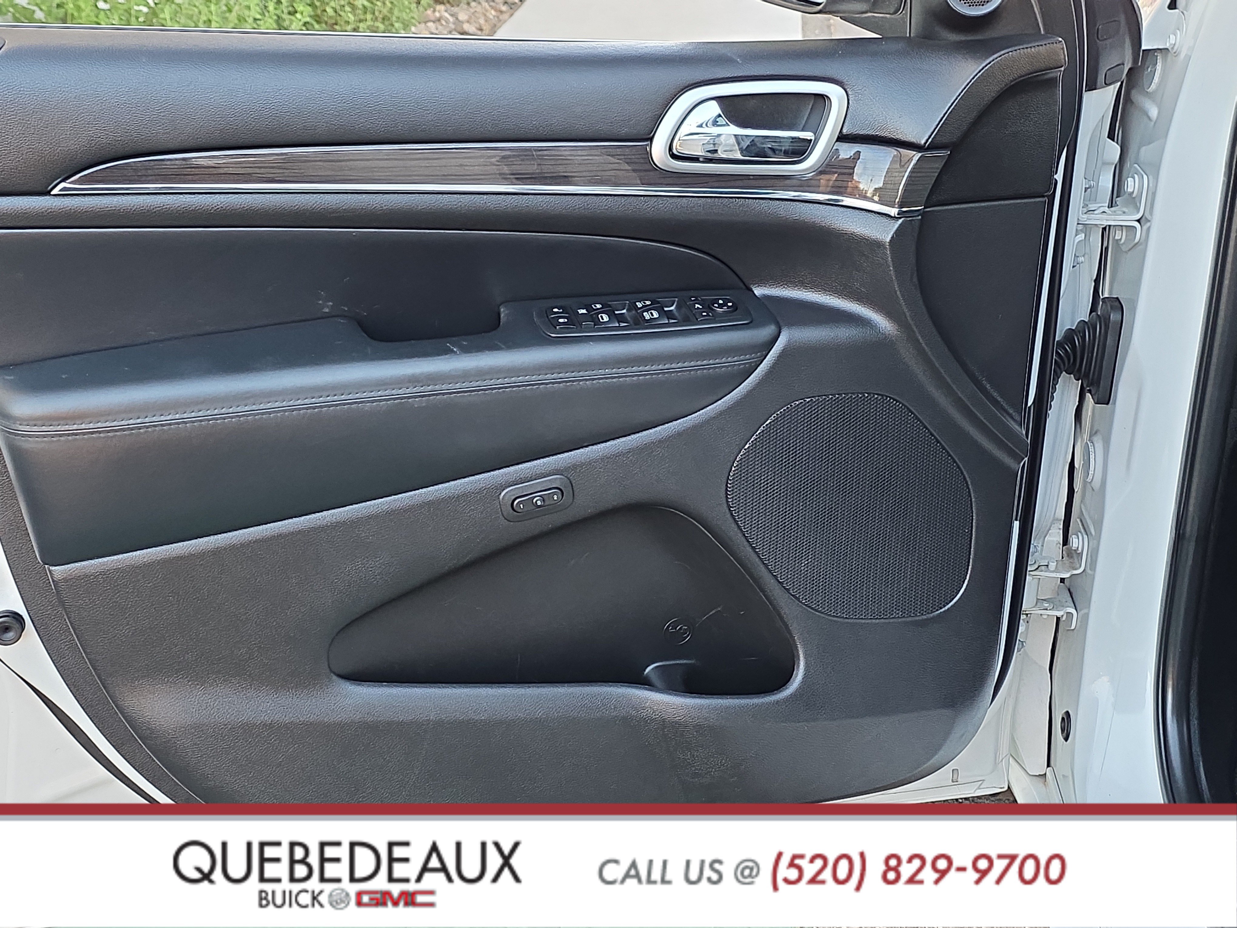 Used 2018 Jeep Grand Cherokee Overland AWD/4WD image 9