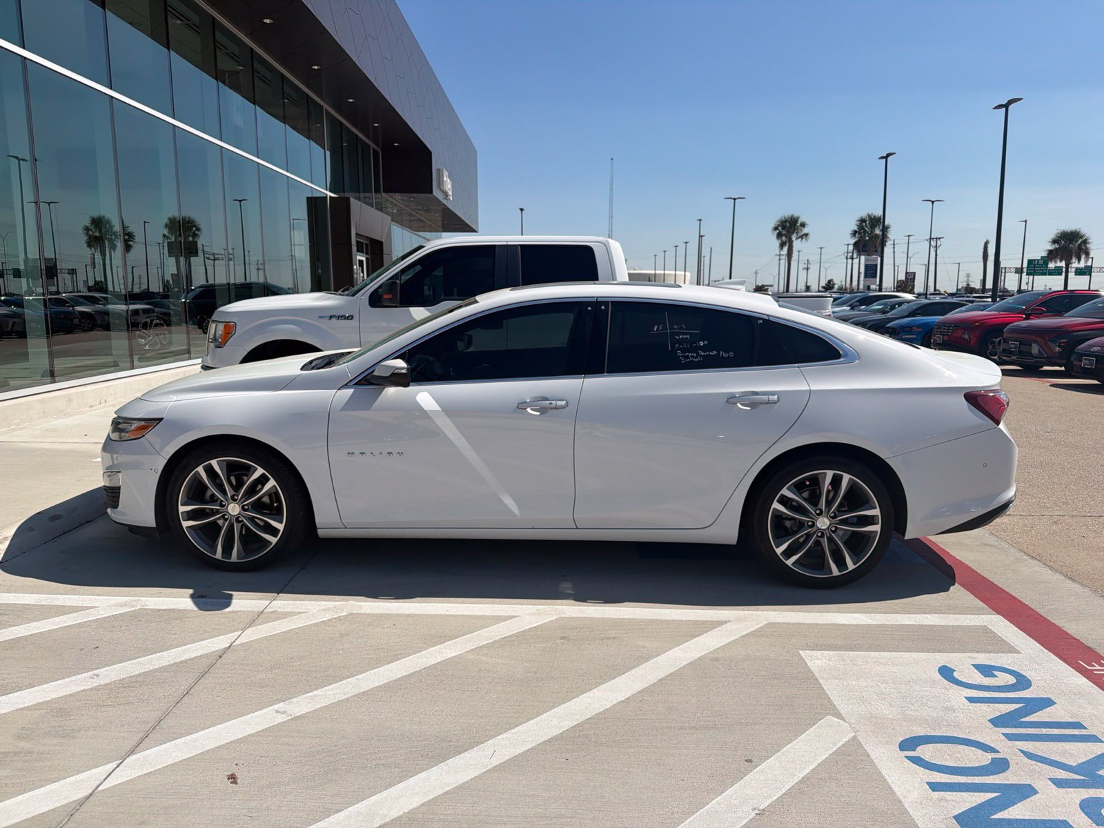 Used 2019 Chevrolet Malibu Premier w/ Sun and Wheel Package FWD image 9