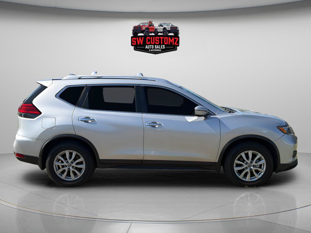 Used 2017 Nissan Rogue SV FWD image 8