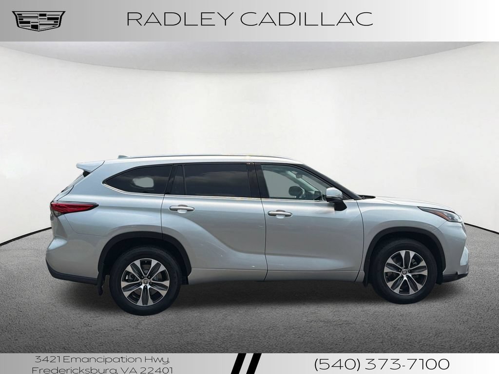 Used 2020 Toyota Highlander XLE AWD/4WD image 21