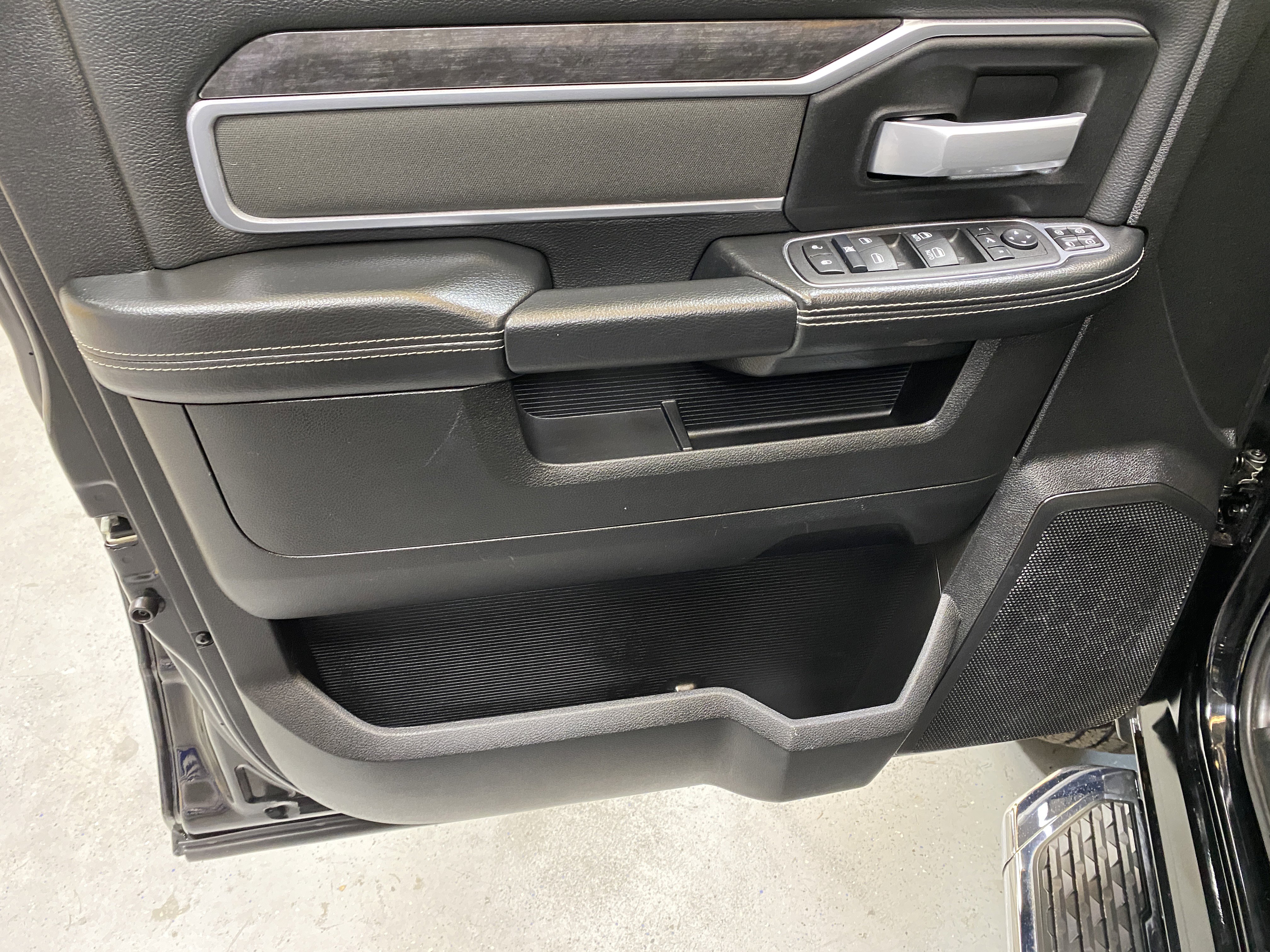 Used 2024 RAM 2500 Big Horn w/ Bed Utility Group image 22