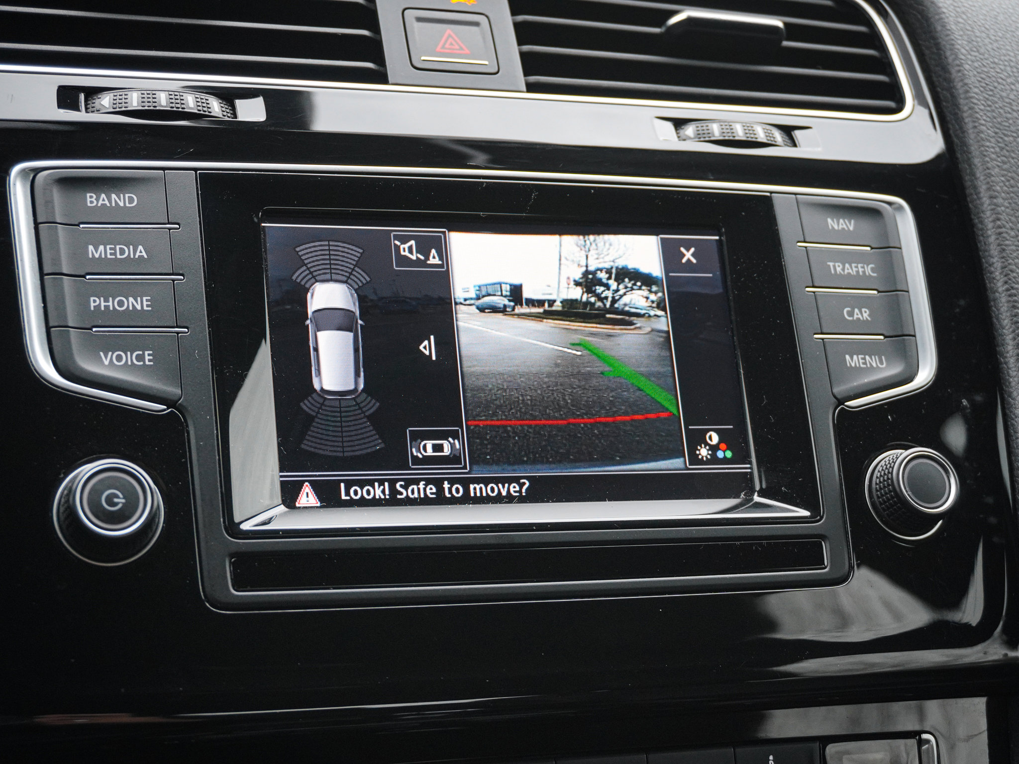 Used 2015 Volkswagen Golf R 4-Door image 25