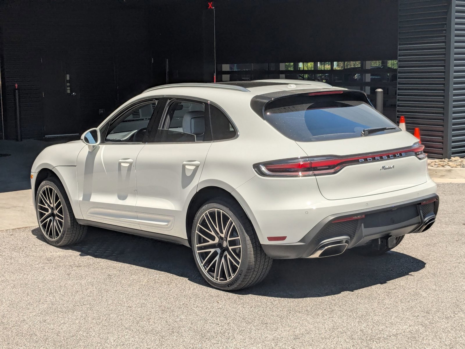 New 2026 Porsche Macan AWD/4WD video 3