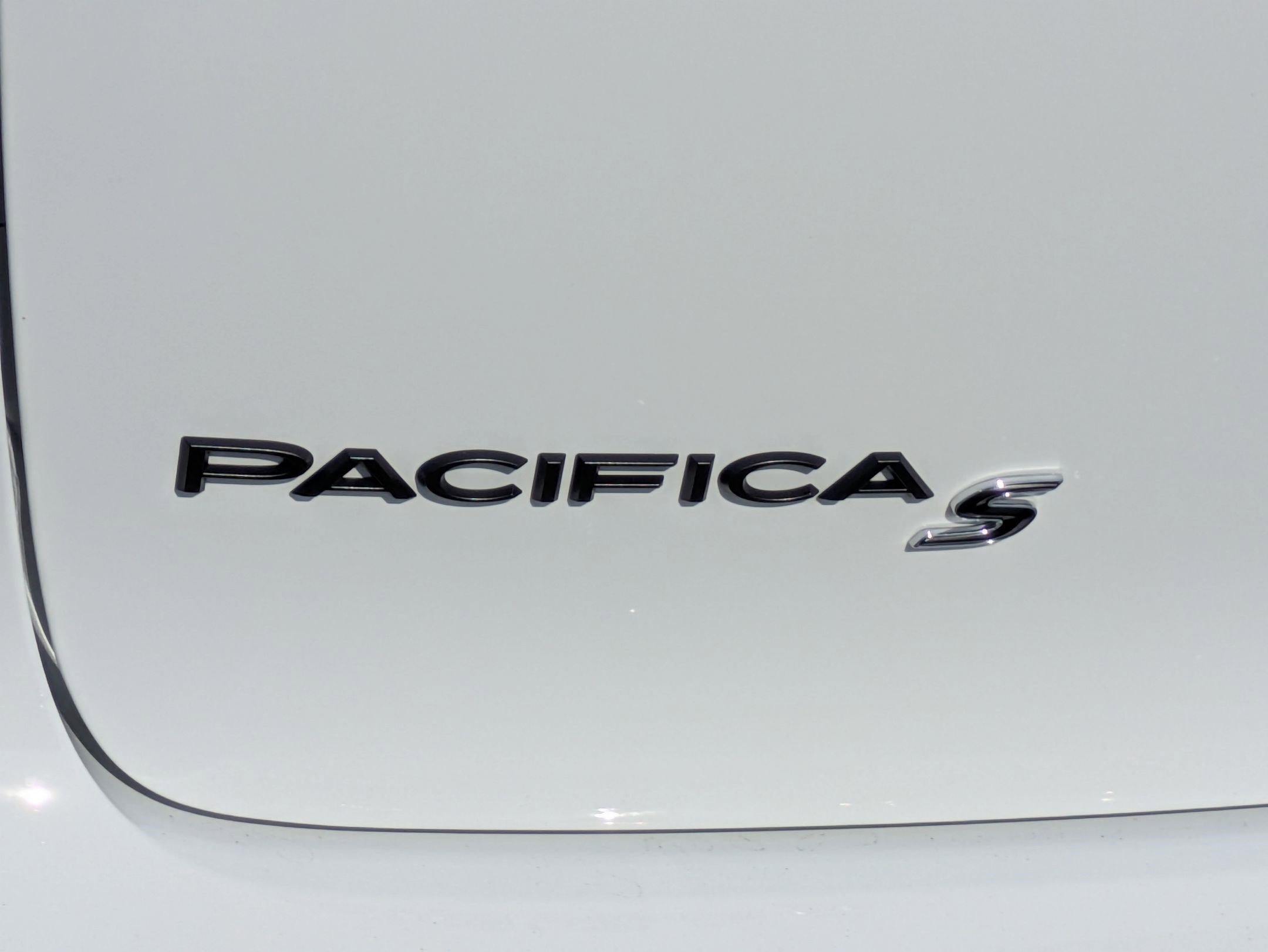 New 2026 Chrysler Pacifica Limited image 34