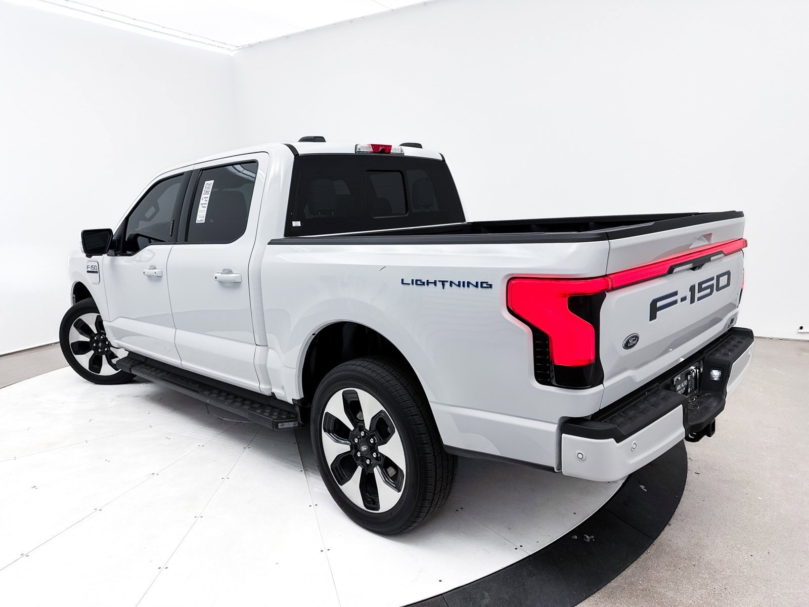 Used 2023 Ford F150 Lightning Platinum image 2