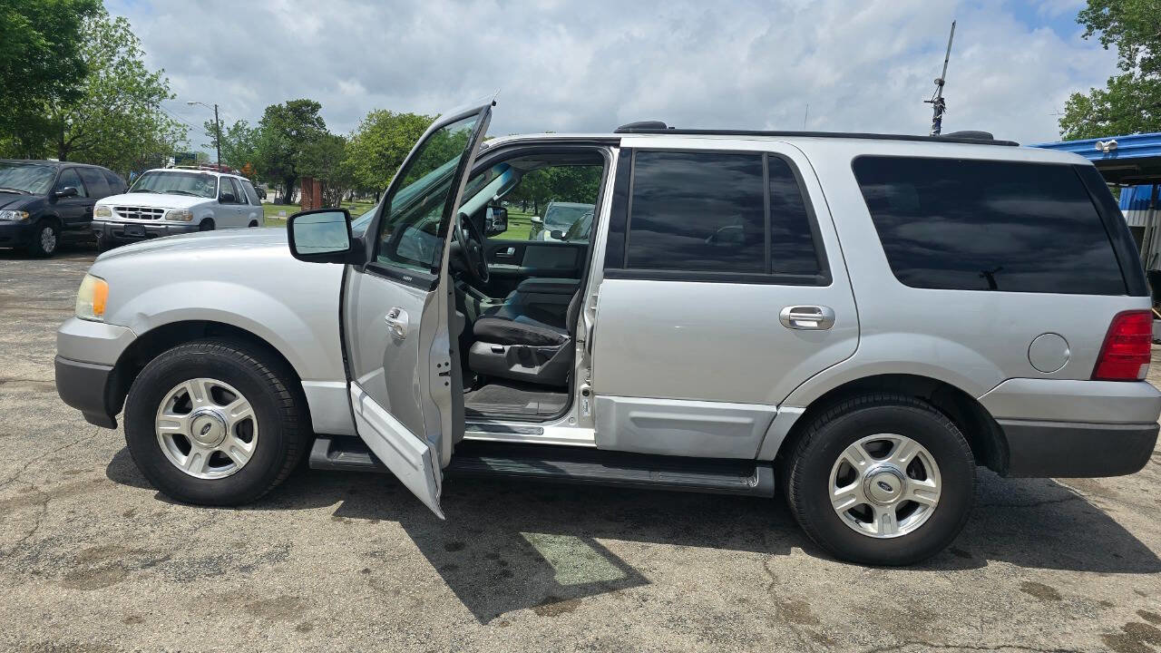 Used 2004 Ford Expedition XLT RWD image 3