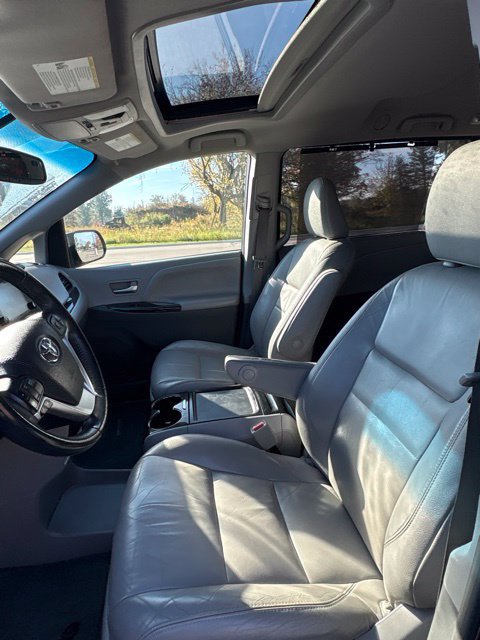 Used 2017 Toyota Sienna XLE w/ XLE Navigation Package AWD/4WD image 10