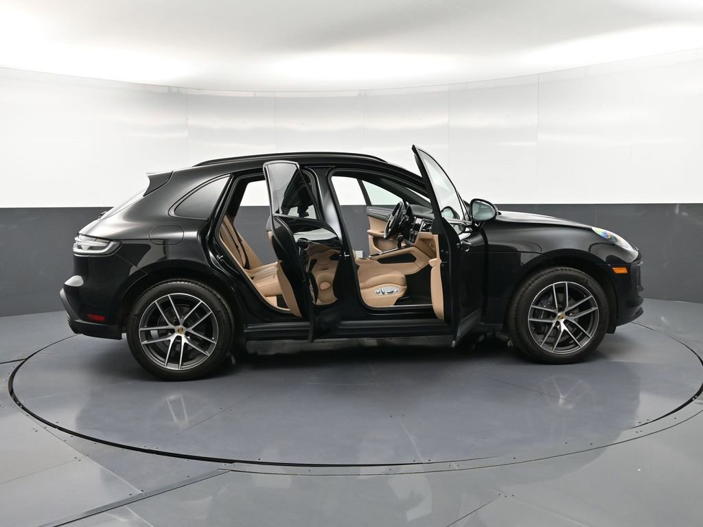 Certified 2024 Porsche Macan AWD/4WD image 36