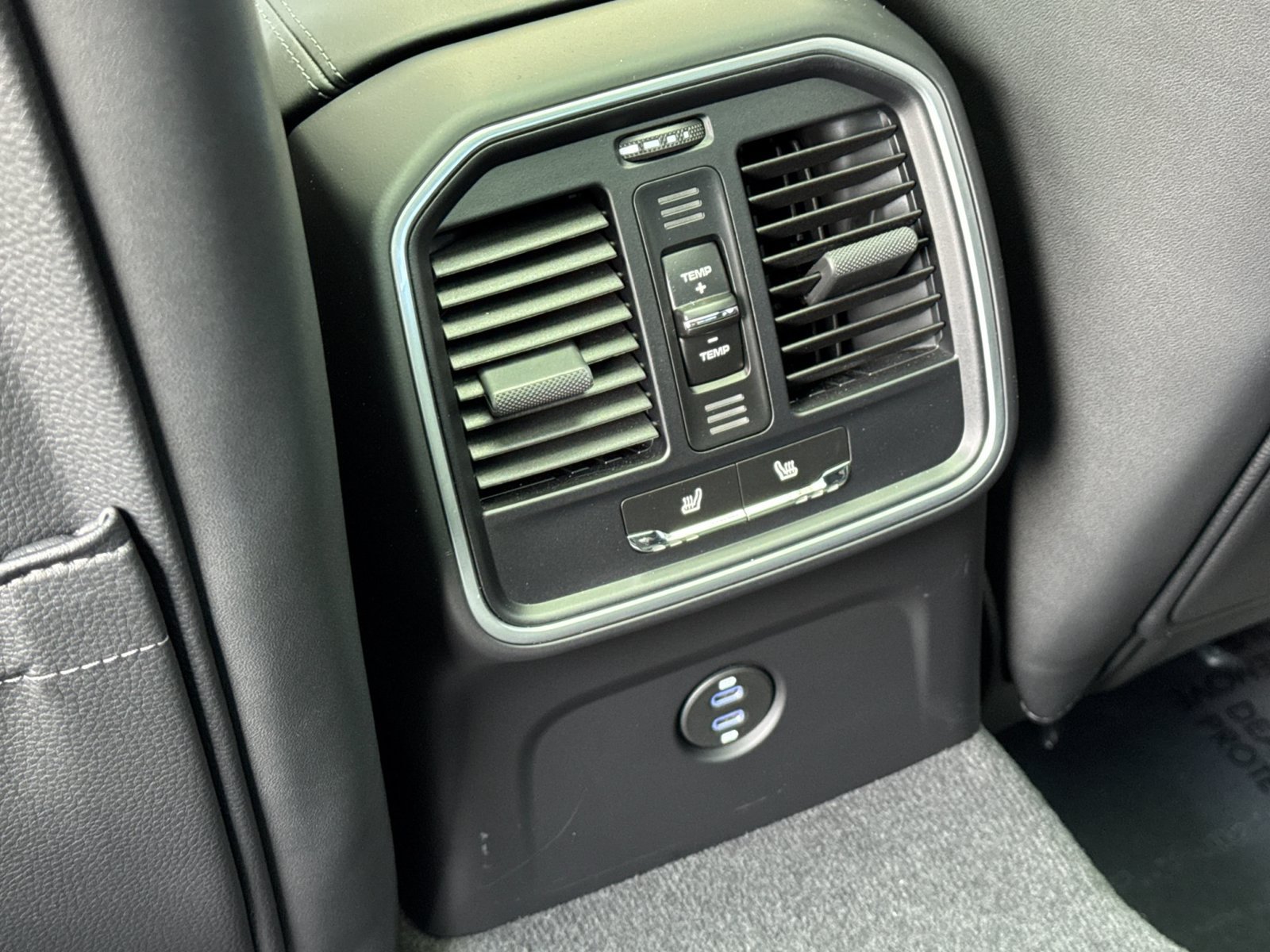 Certified 2026 Porsche Macan AWD/4WD image 15