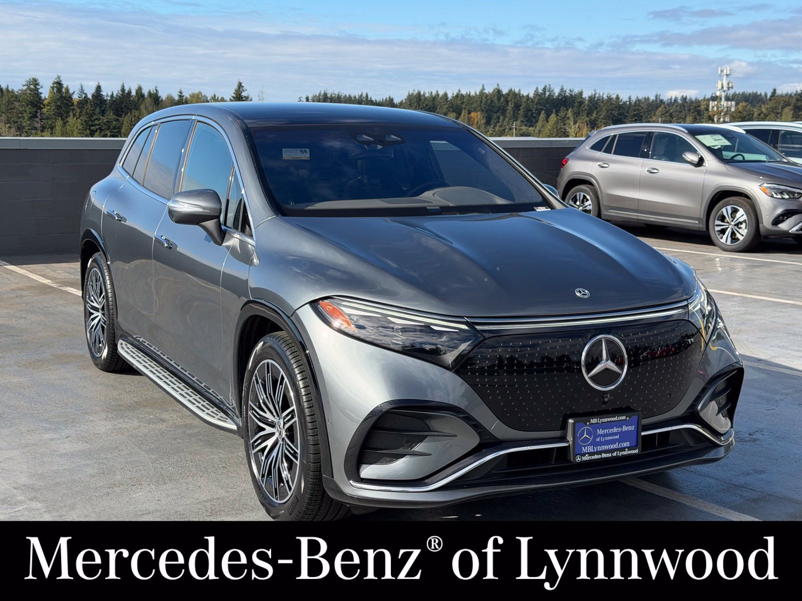 Used 2023 Mercedes-Benz EQS 580 4MATIC SUV image 3