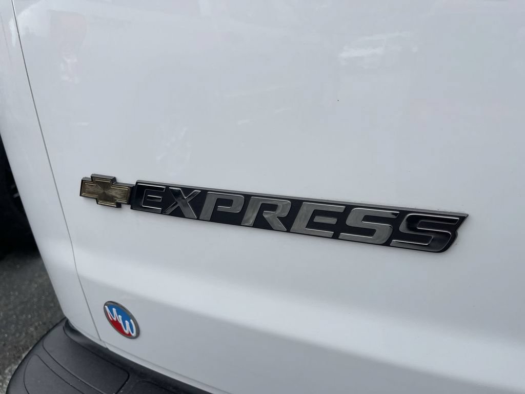 Used 2025 Chevrolet Express 2500 w/ Driver Convenience Package RWD image 5