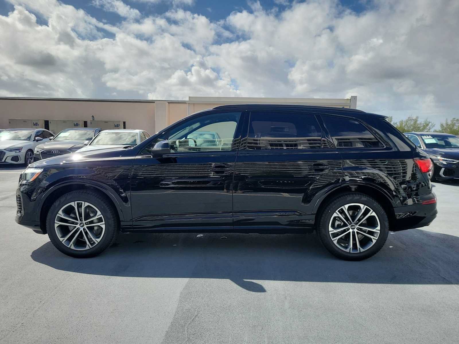 New 2026 Audi Q7 2.0T Premium Plus AWD/4WD image 3