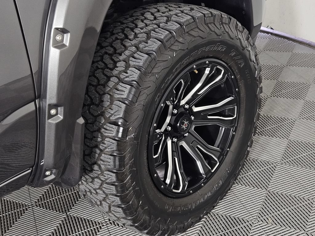 Used 2024 RAM 1500 Laramie AWD/4WD image 7