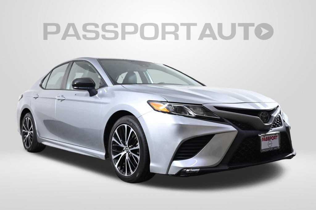 Used 2019 Toyota Camry SE FWD image 2