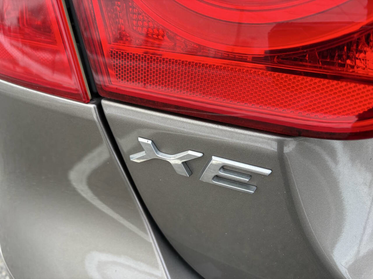 Used 2017 Jaguar XE Premium image 15