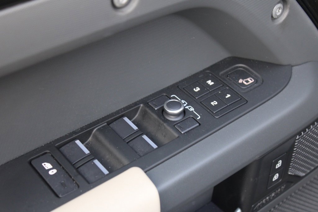 Used 2022 Land Rover Defender 110 X-Dynamic HSE image 14