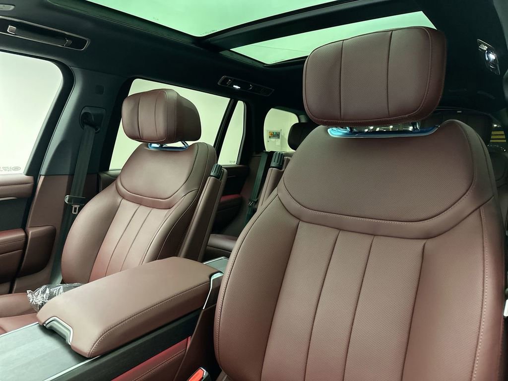 New 2025 Land Rover Range Rover Long Wheelbase Autobiography image 9