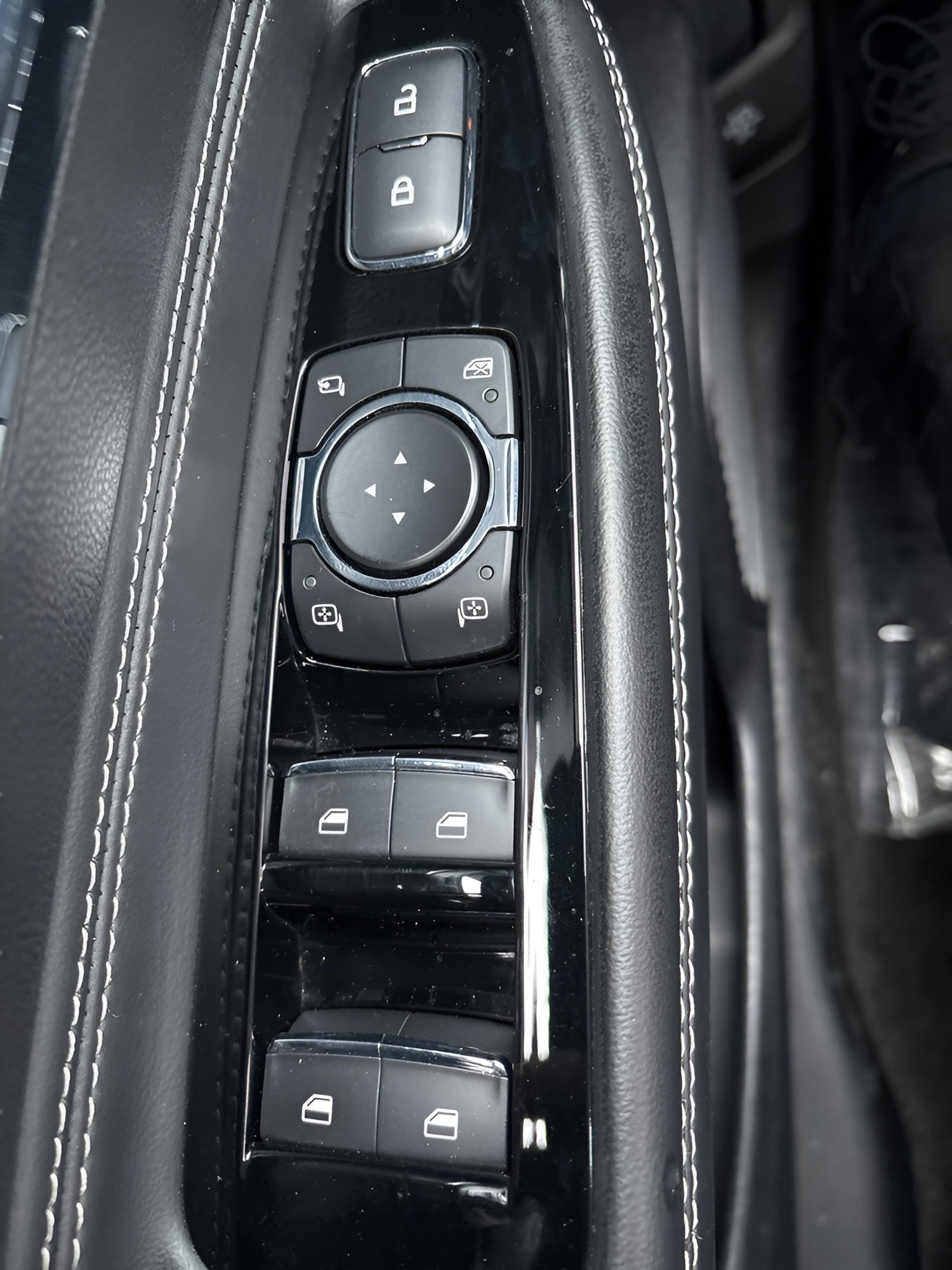 Used 2022 Lincoln Corsair Reserve image 10