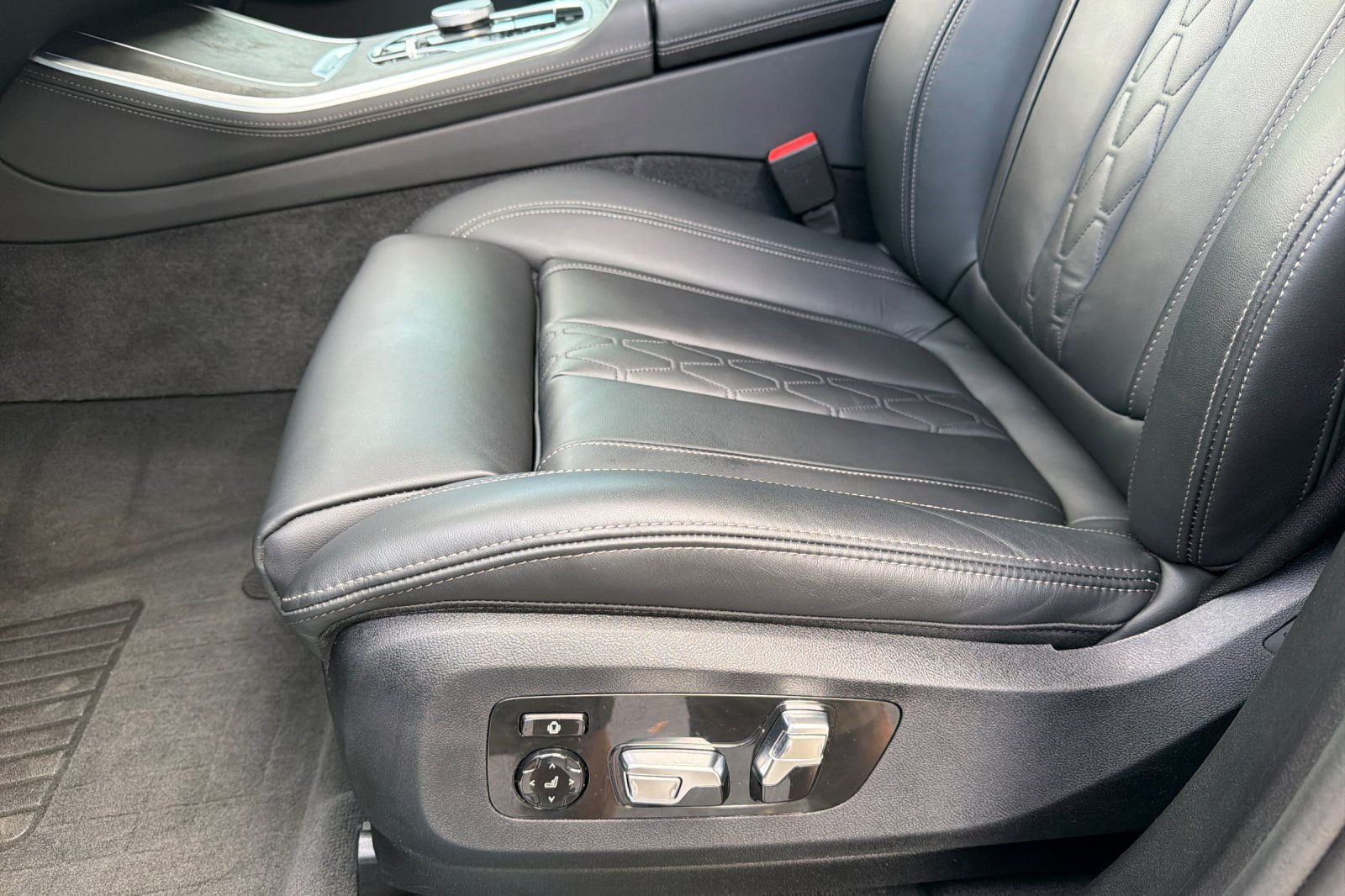Used 2025 BMW X5 xDrive40i w/ Premium Package AWD/4WD image 14