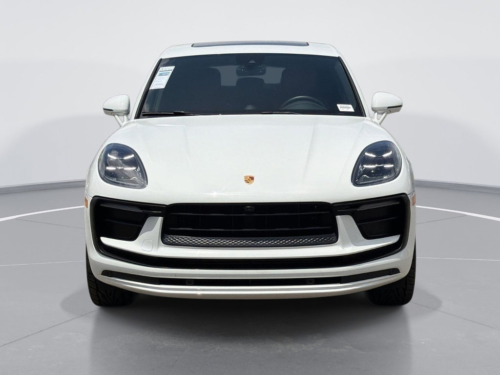 Used 2022 Porsche Macan AWD/4WD image 2