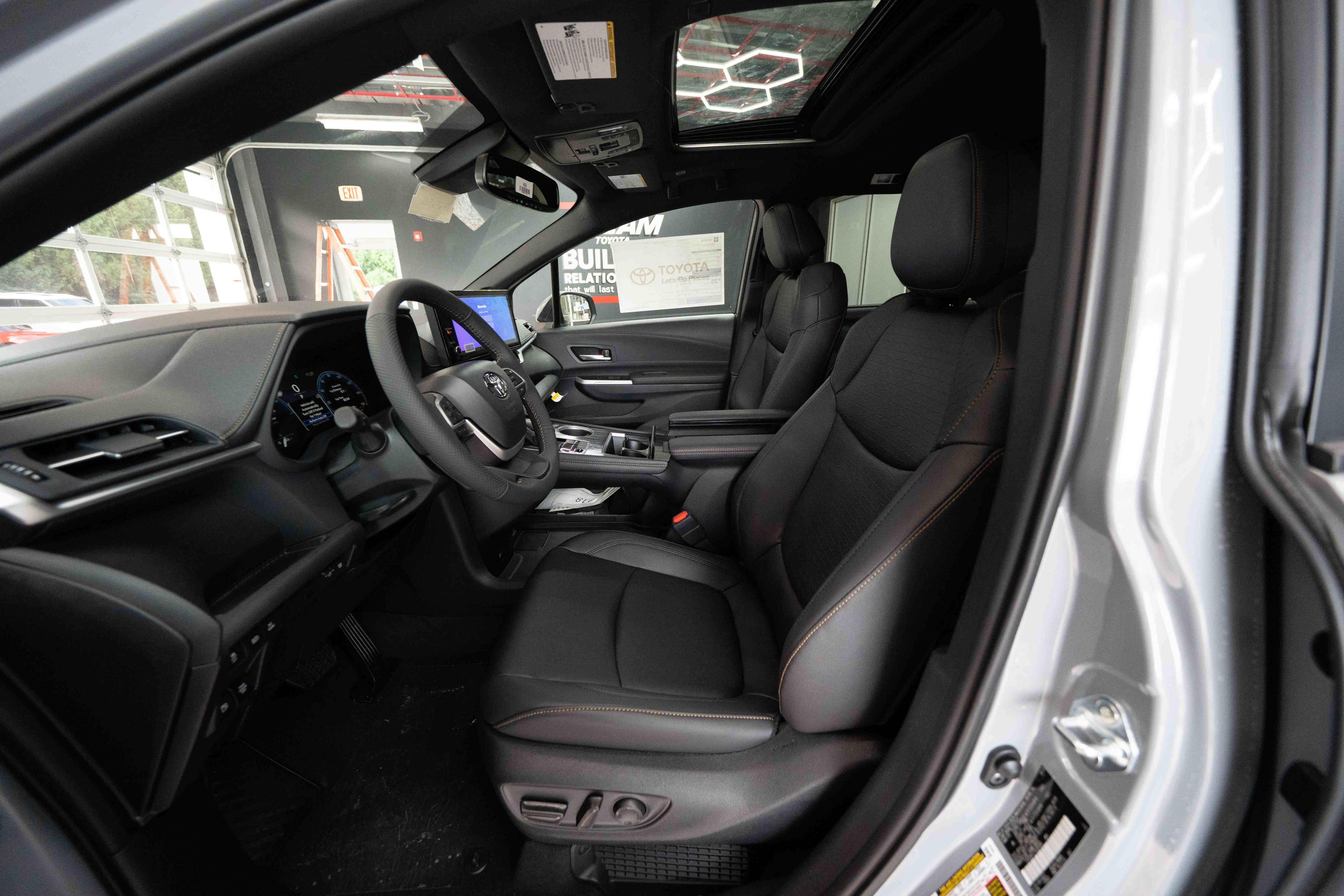 New 2026 Toyota Sienna XLE Woodland Edition AWD/4WD image 9