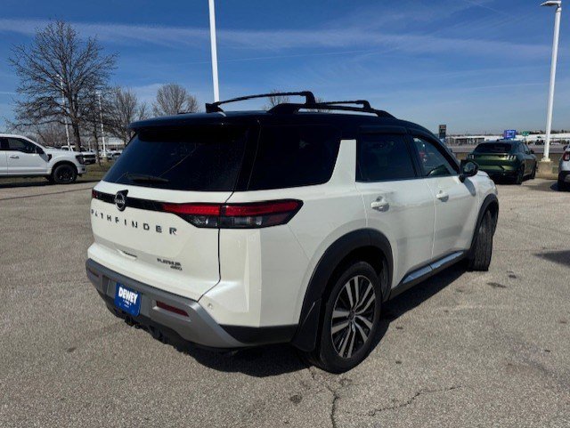 Used 2024 Nissan Pathfinder Platinum image 9