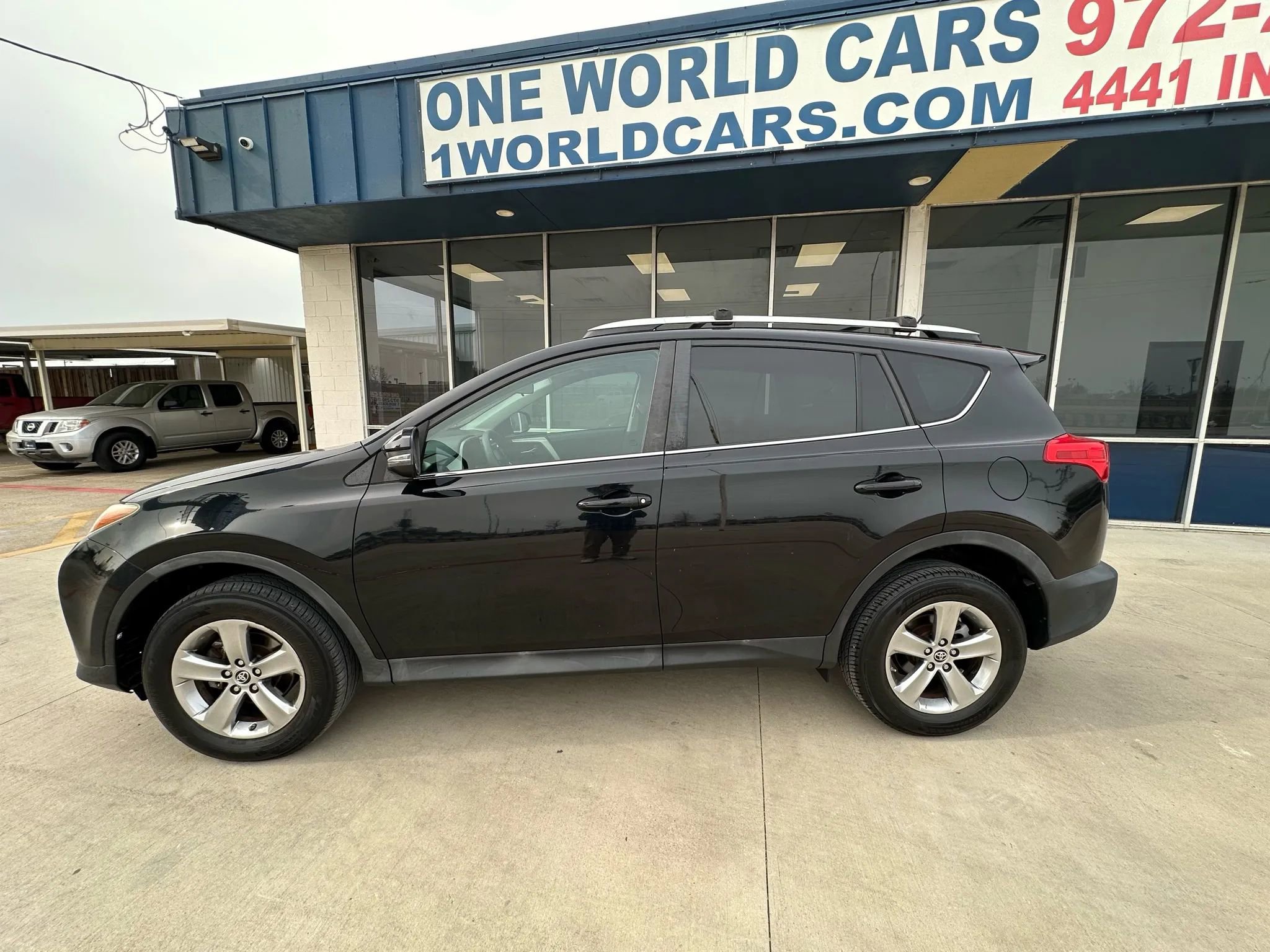 Used 2015 Toyota RAV4 XLE FWD image 2