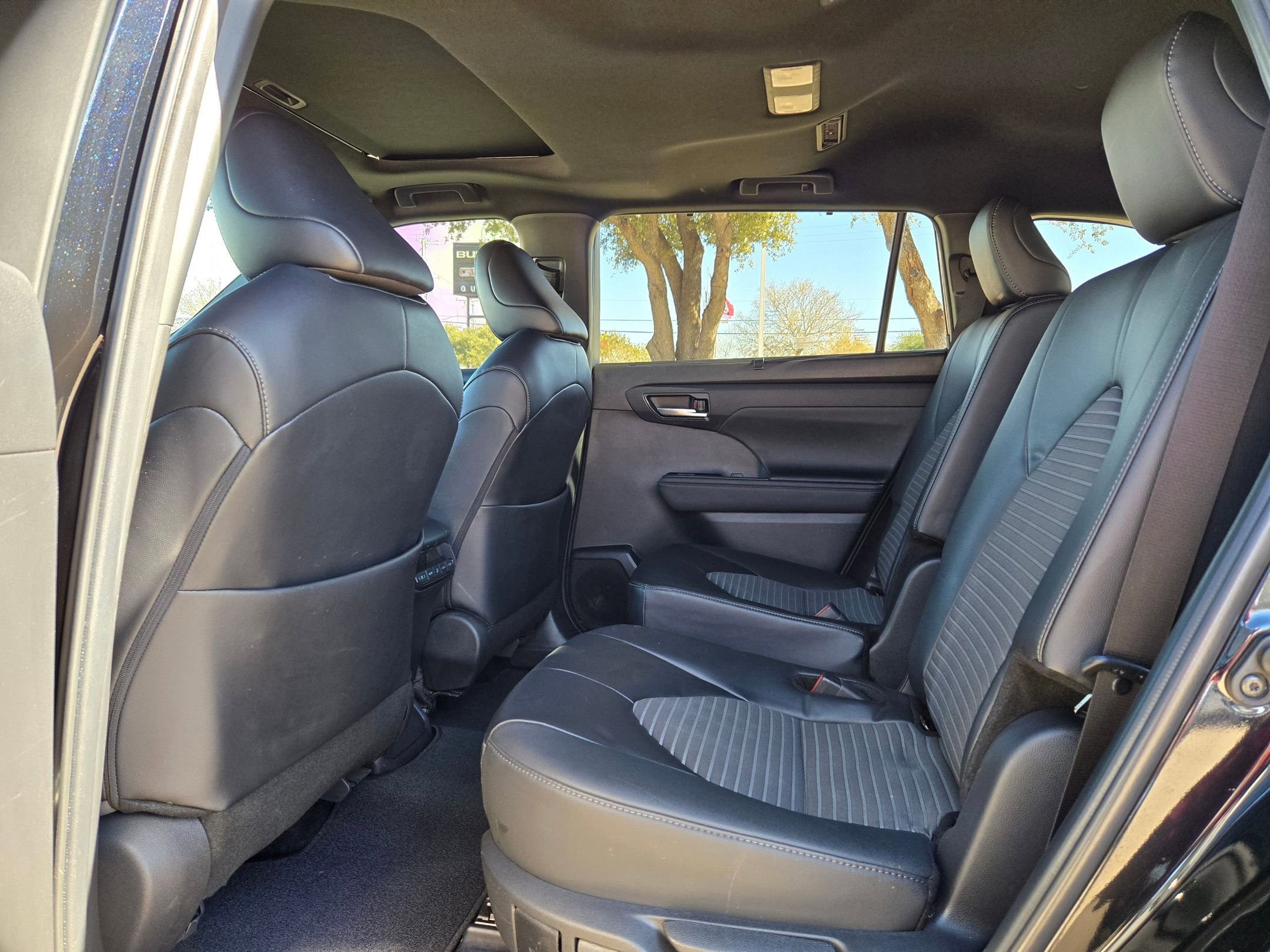 Used 2024 Toyota Highlander XSE image 15