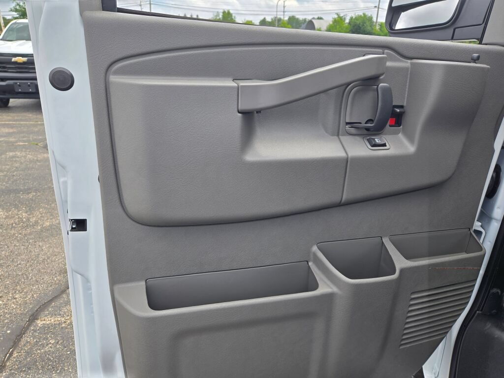 New 2026 Chevrolet Express 2500 Extended w/ Driver Convenience Package RWD image 18