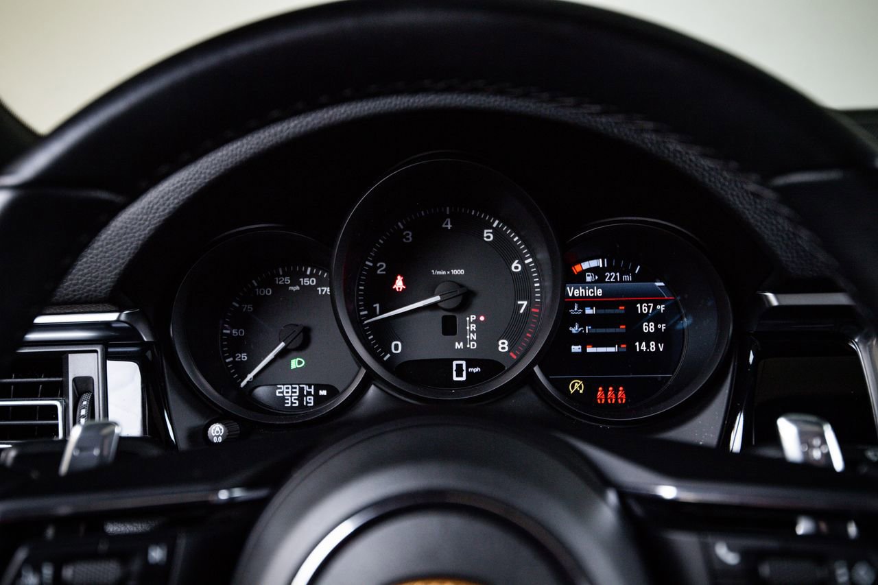 Certified 2024 Porsche Macan image 15