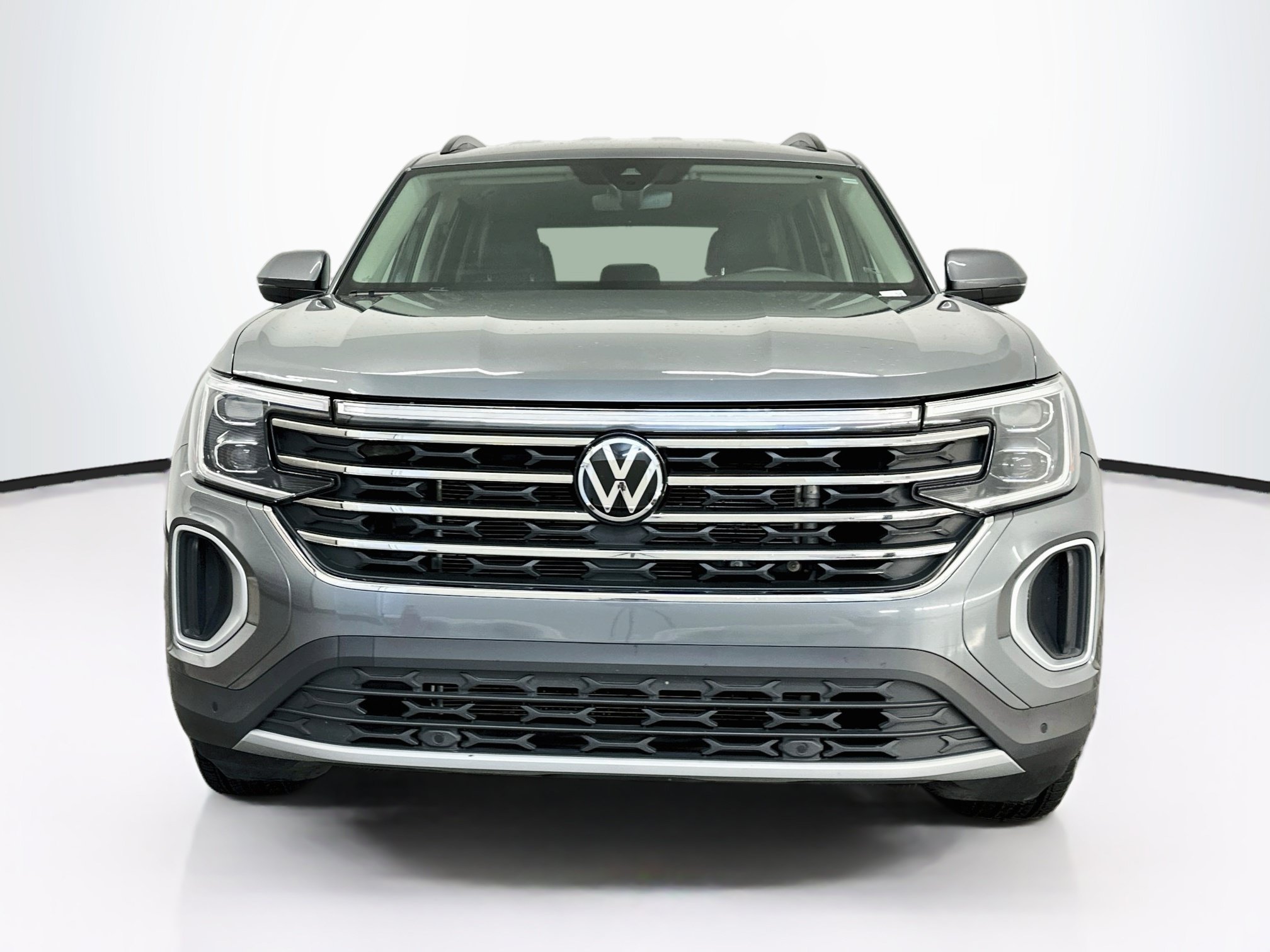 Used 2025 Volkswagen Atlas SE AWD/4WD image 2