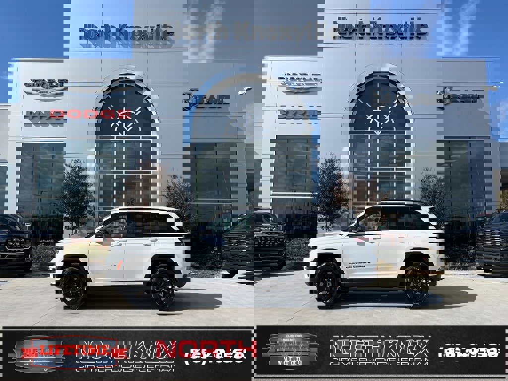 New 2025 Jeep Grand Cherokee Altitude image 2