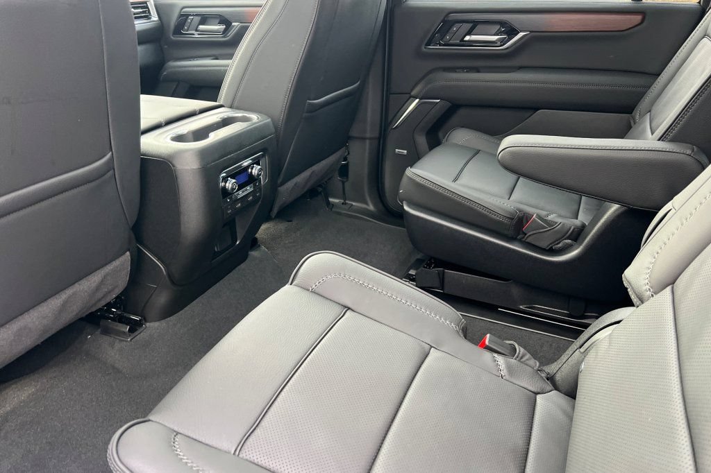 New 2026 GMC Yukon XL Denali w/ Denali Reserve Package AWD/4WD image 9