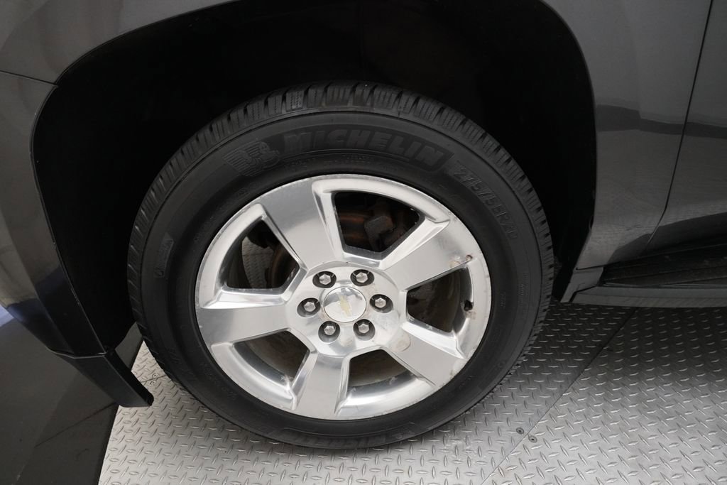 Used 2017 Chevrolet Suburban LT image 28