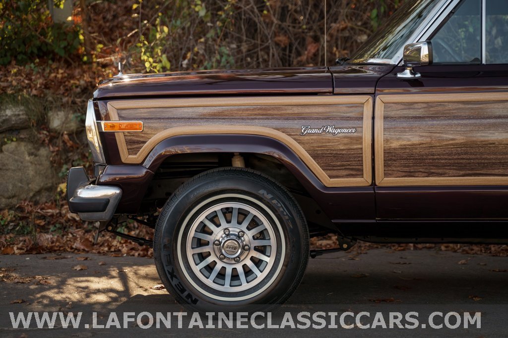 Used 1991 Jeep Grand Wagoneer Base image 40