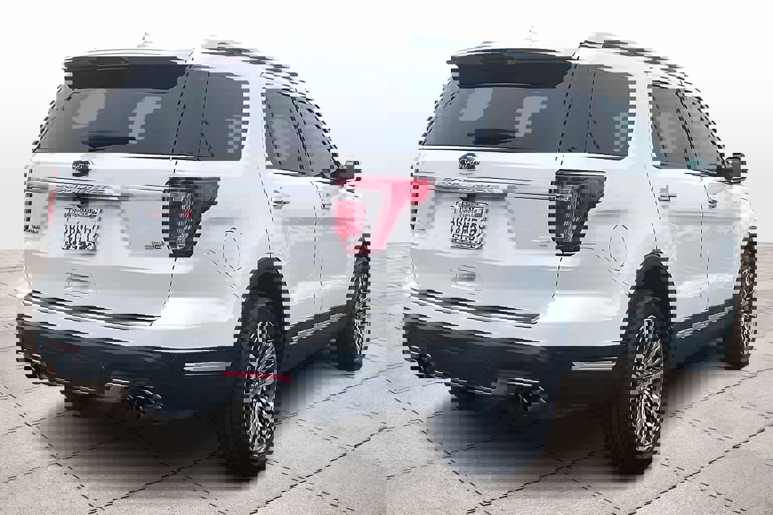 Used 2019 Ford Explorer Platinum image 14