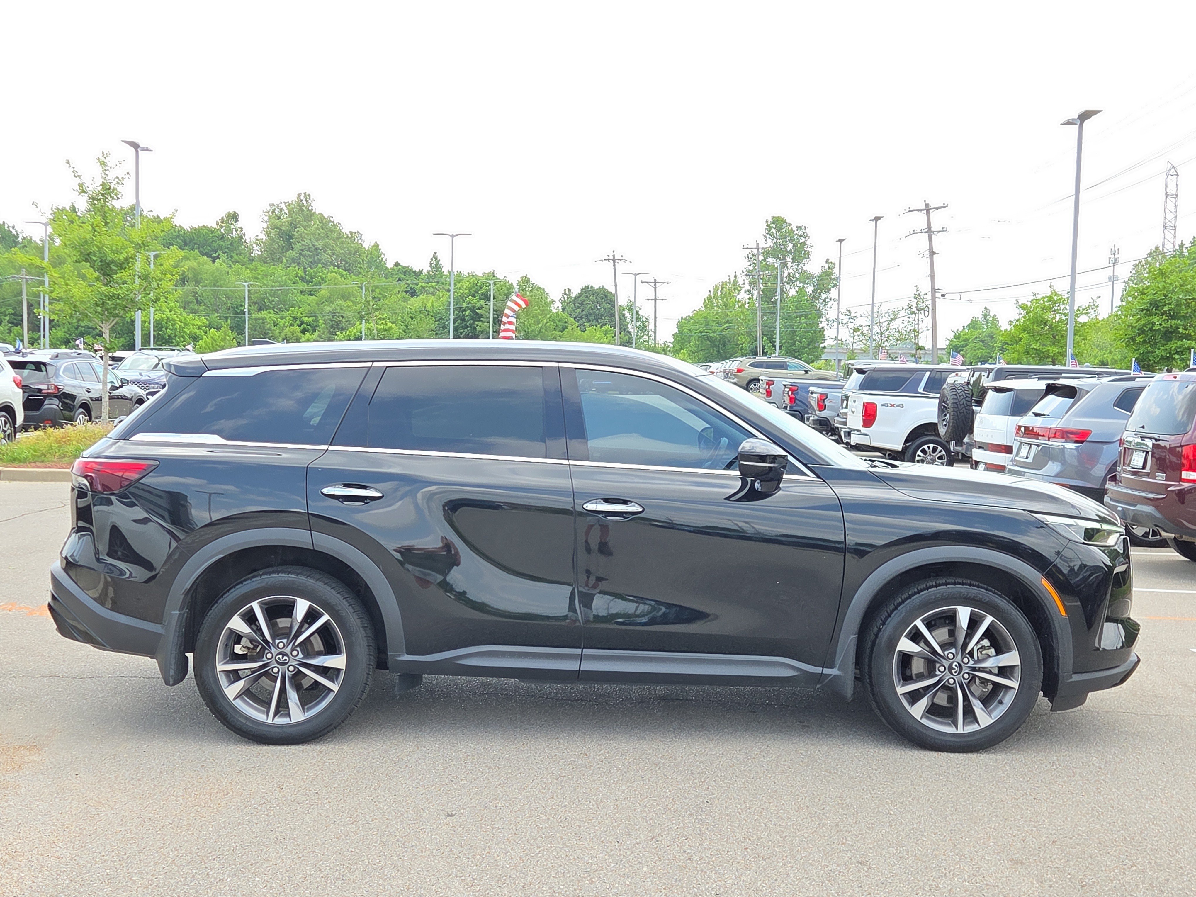 Used 2023 INFINITI QX60 Luxe w/ Cargo Package AWD/4WD image 2